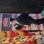 Echauffement de Nathalie avant l'ouverture de notre stand!